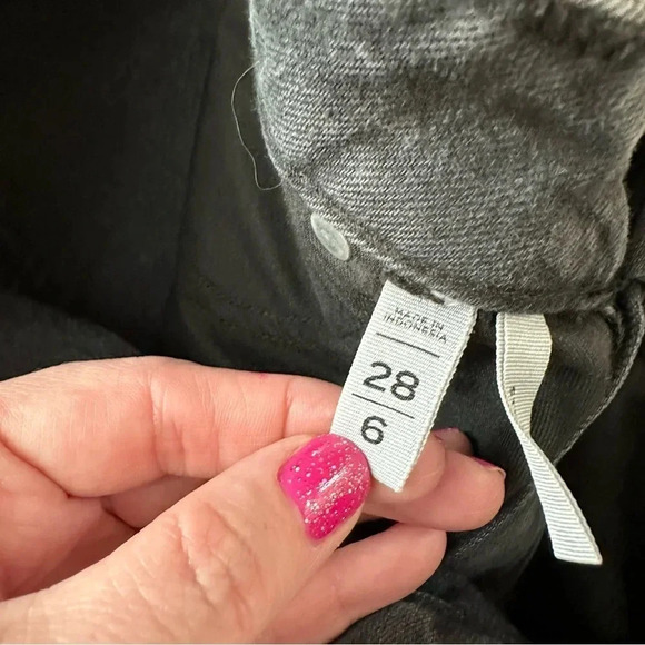 Loft Made and Loved The Curvy Straight Crop Black Mid-Rise Denim Size 28/6 GUC - Picture 6 of 9